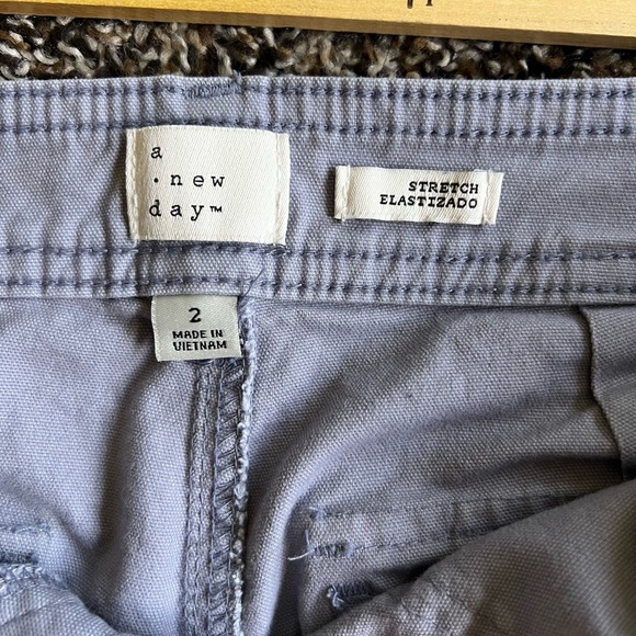 A New Day Gray Cargo Shorts with Structured Waistband - Picture 3 of 6